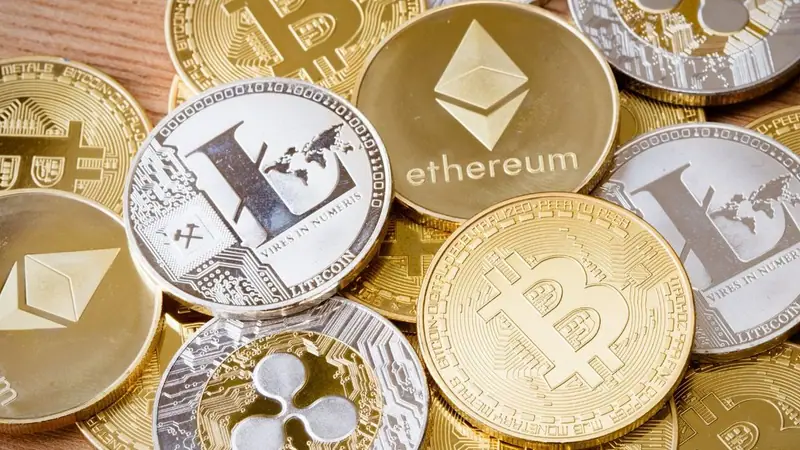 Montón de monedas de distintas criptomonedas